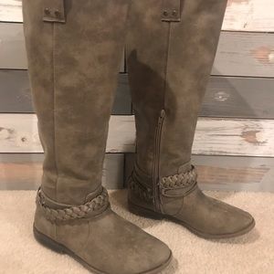 Rampage soft gray boots